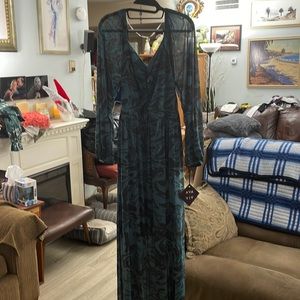 Ava &Viv. Long sleeve Blue and black patterned dress. NWT